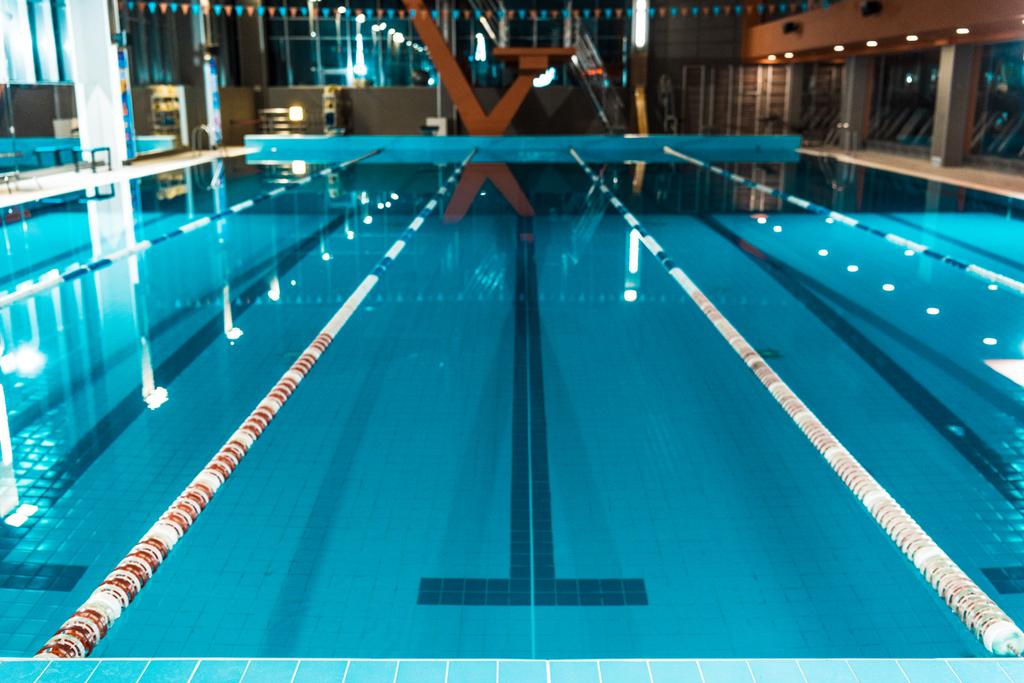 Yarışma yüzme havuzunun yolları - Fotoğraf, Görsel