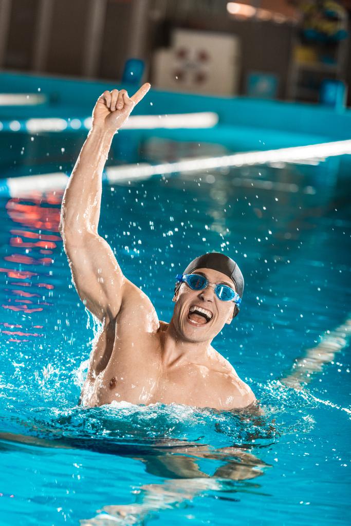 guapo nadador ganador
 - Foto, Imagen