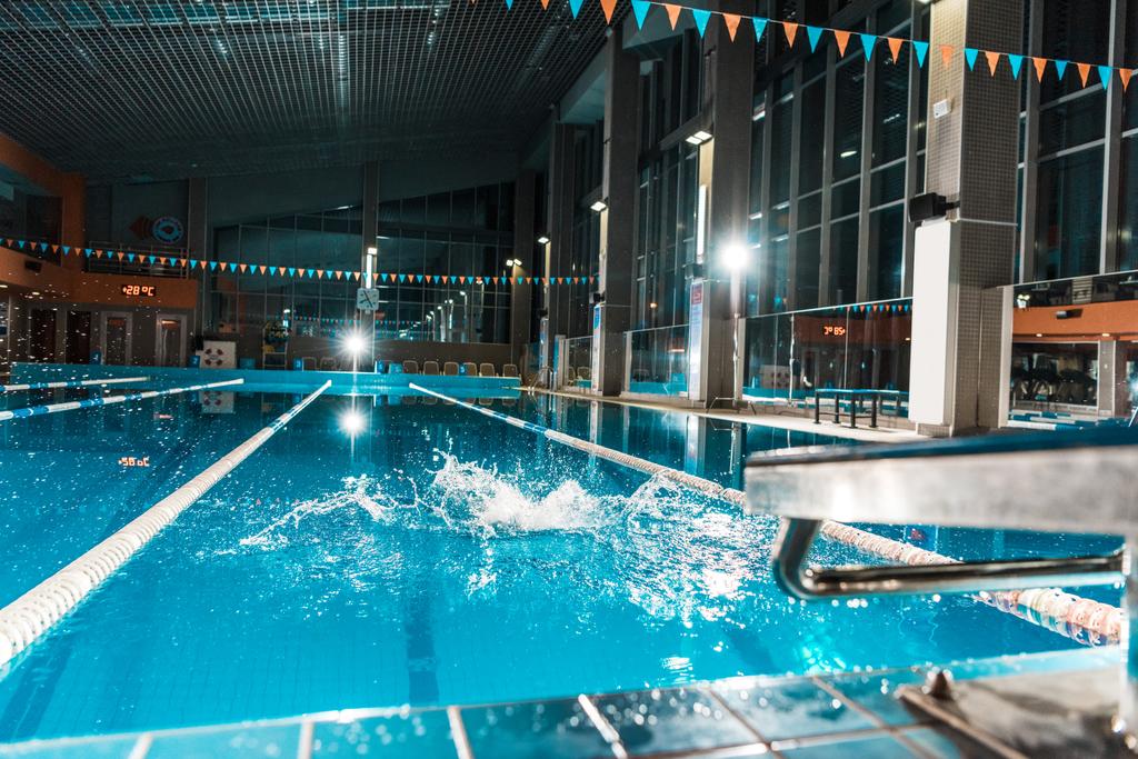 Splash in competition swimming pool
 - Фото, изображение