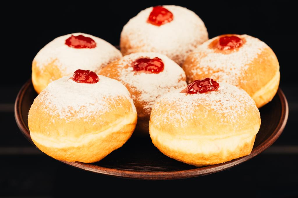 zoete donuts met gelei - Foto, afbeelding