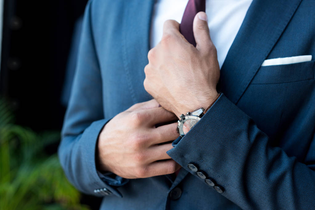 Geschäftsmann mit Armbanduhr - Foto, Bild