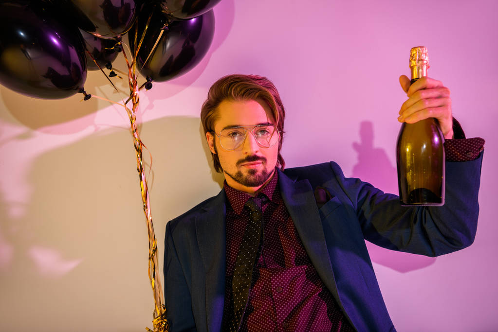 człowiek z szampana i balony - Zdjęcie, obraz