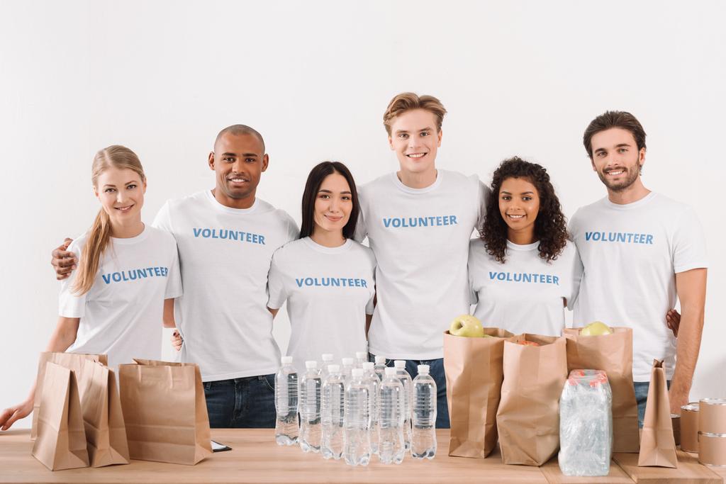 groupe multiethnique de volontaires
 - Photo, image