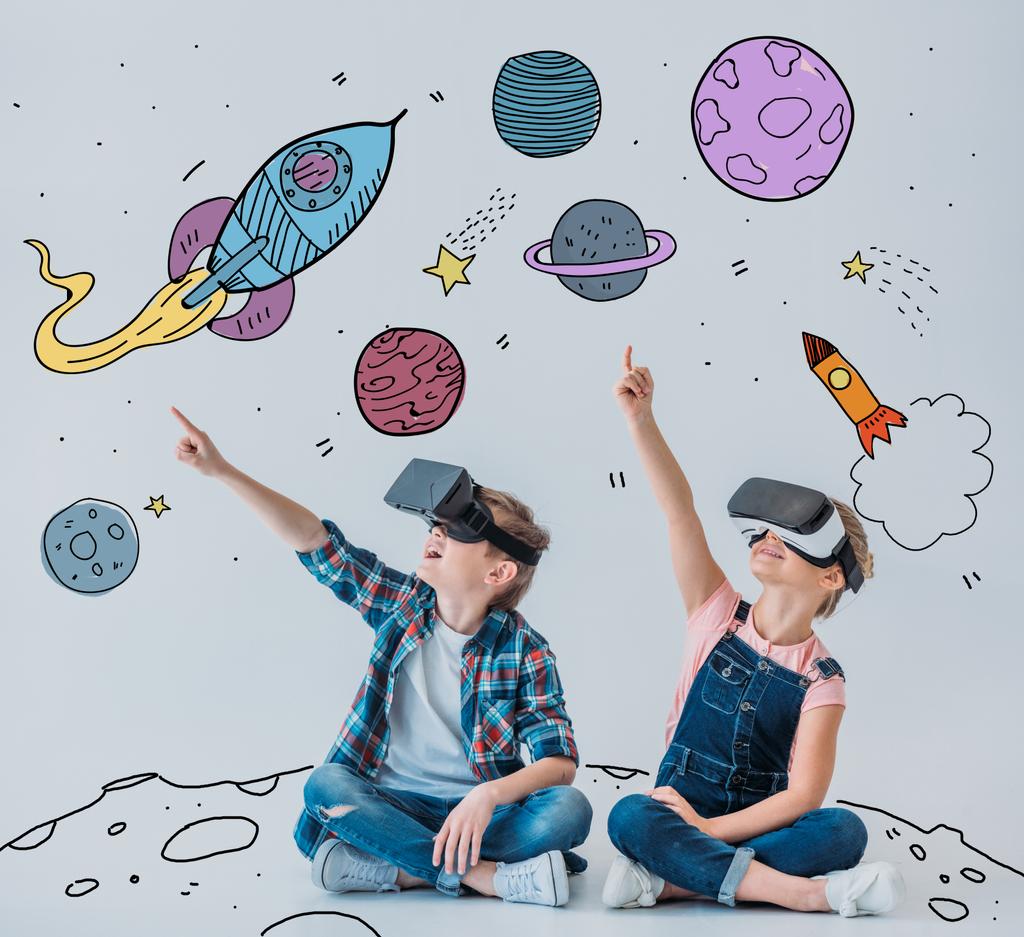 Crianças usando fones de ouvido de realidade virtual
 - Foto, Imagem