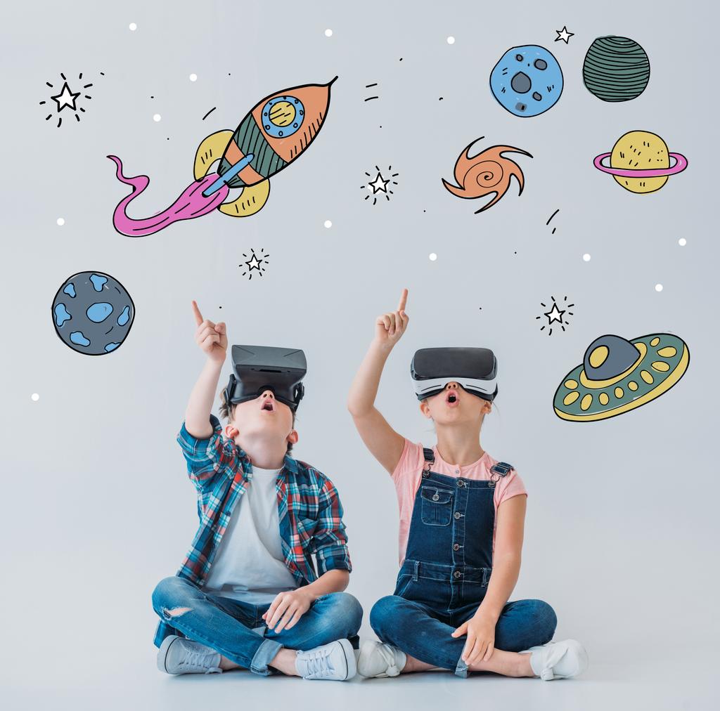 Niños usando auriculares de realidad virtual
 - Foto, Imagen