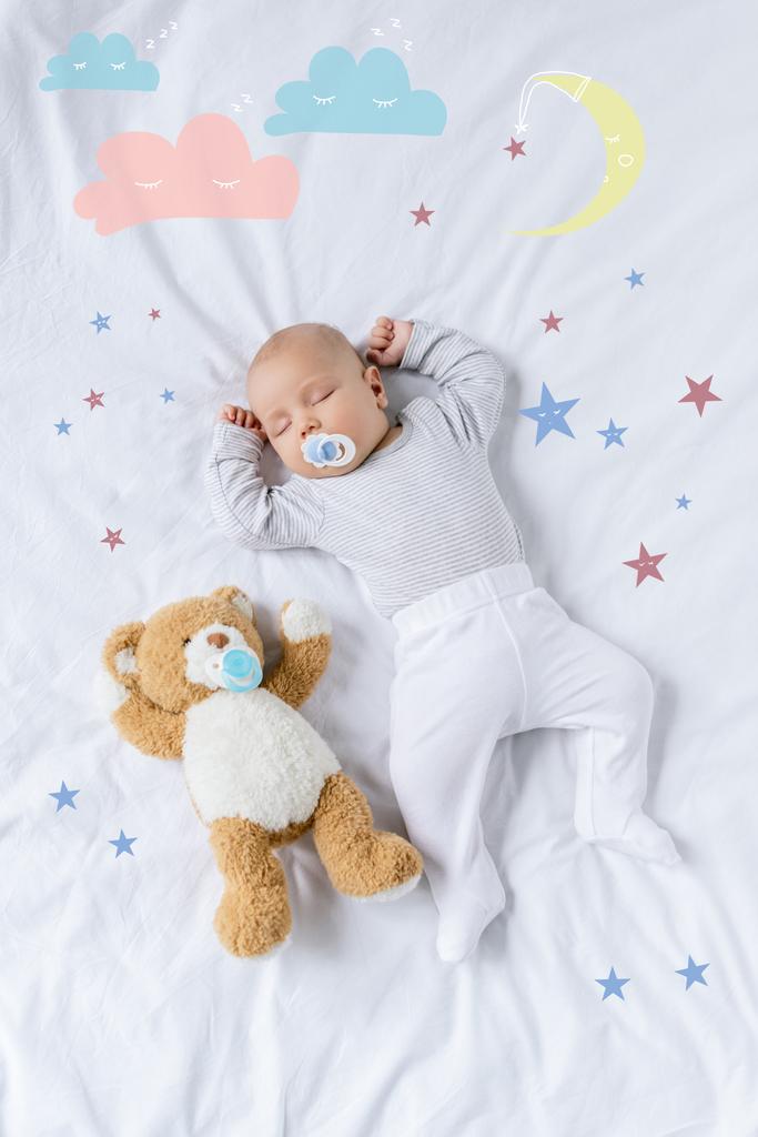 bebé durmiendo con juguete
 - Foto, Imagen