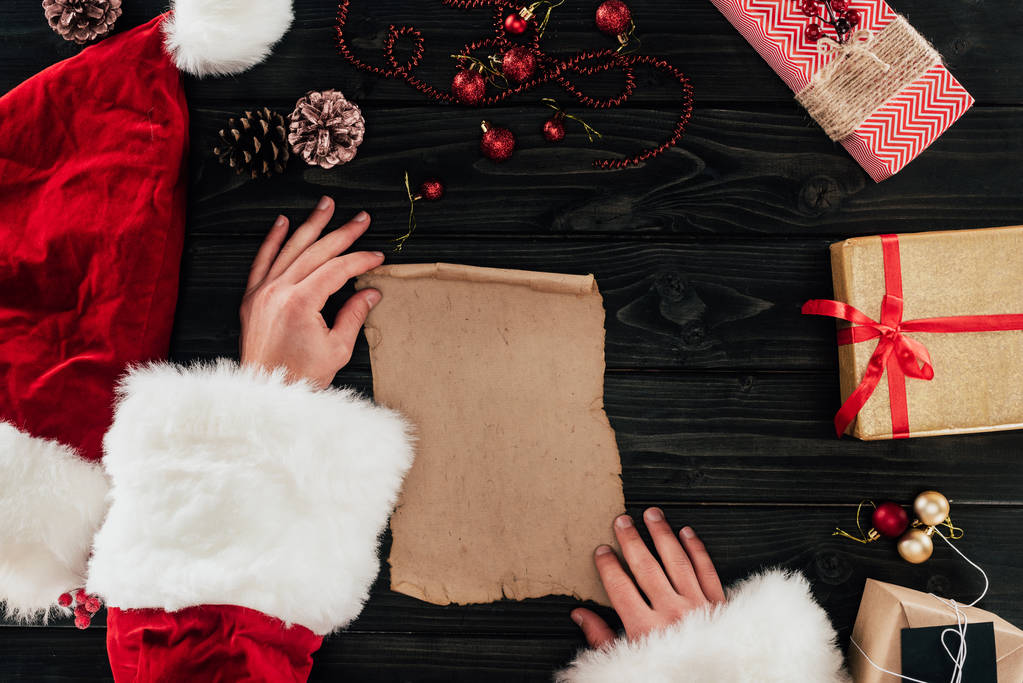 Weihnachtsmann mit Geschenkeliste - Foto, Bild