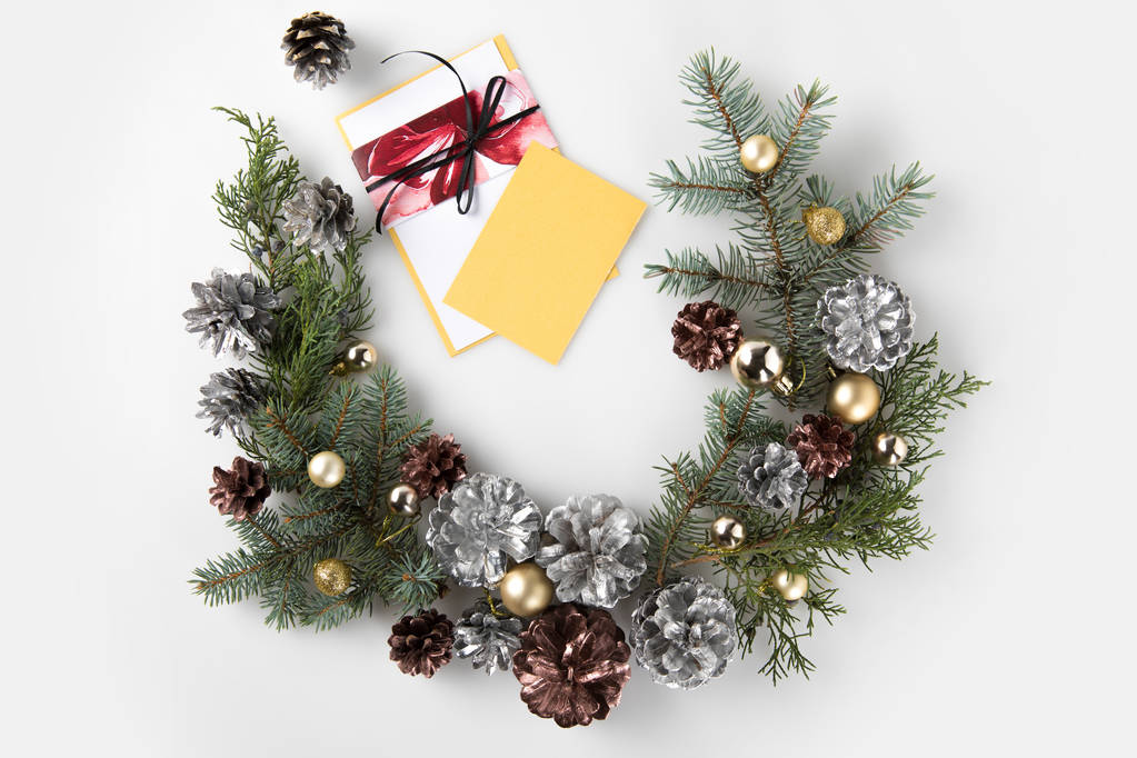 グリーティング カードとクリスマス リース - 写真・画像