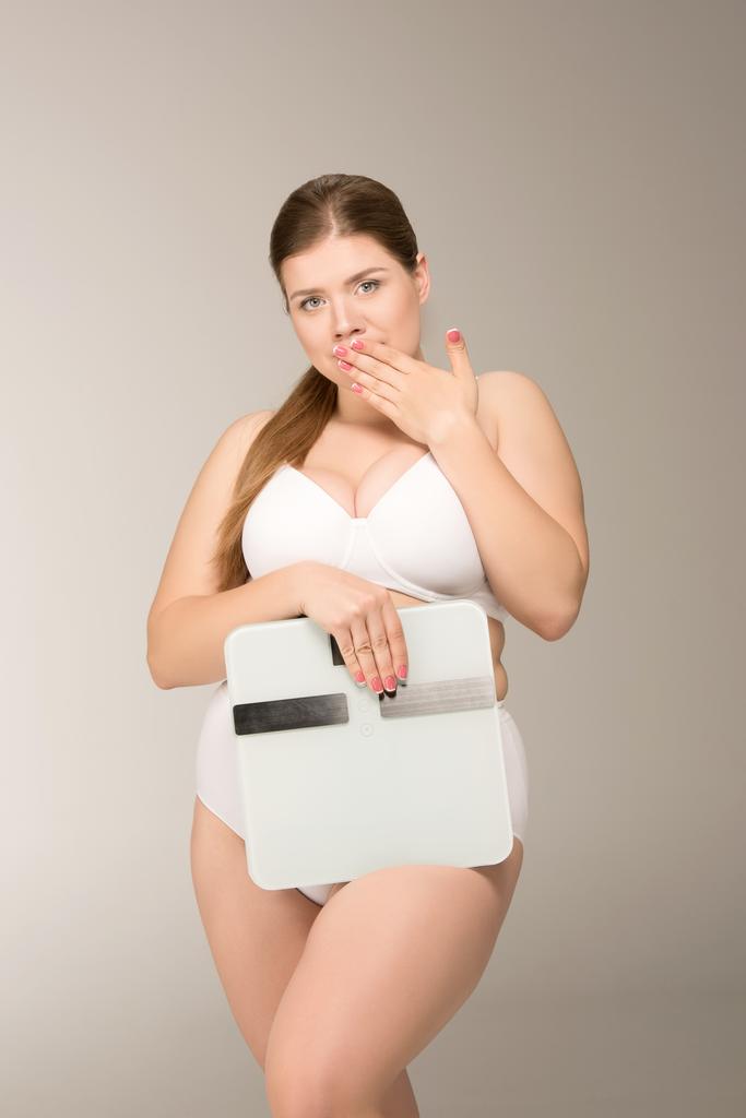 nadwagę kobieta z łusek - Zdjęcie, obraz