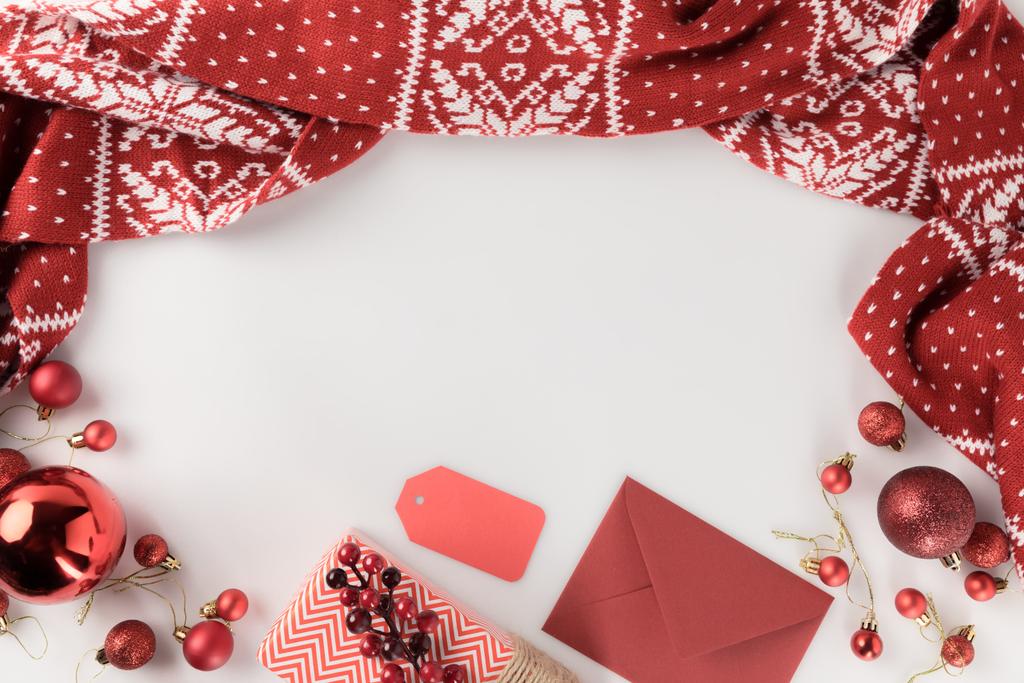 cadeau de Noël, écharpe et enveloppe
 - Photo, image
