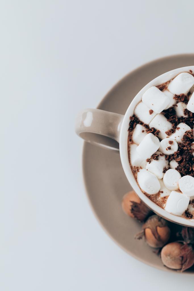 Kakao mit Marshmallows und Walnüssen - Foto, Bild