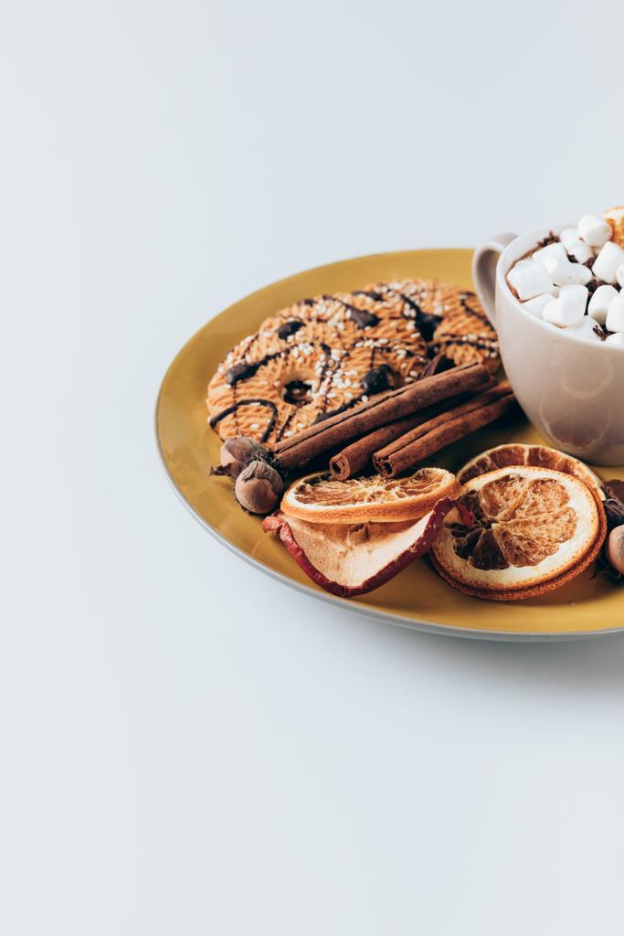 galletas y chocolate caliente con malvaviscos
 - Foto, imagen