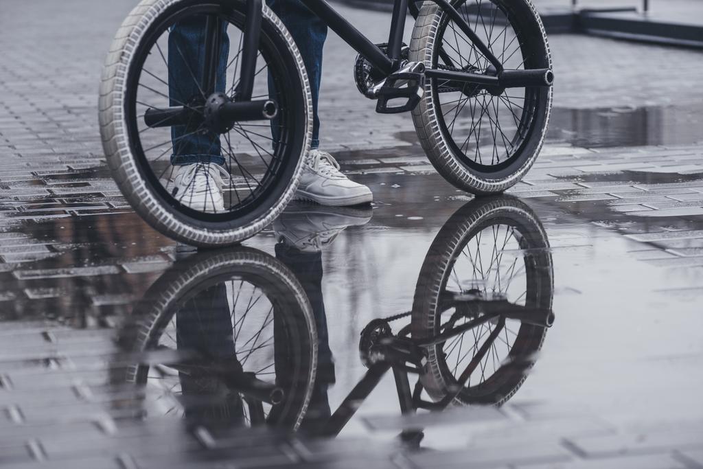 bmx の自転車の少年 - 写真・画像