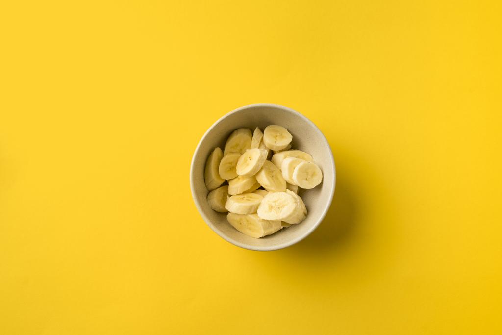 Piatto con banane tagliate
 - Foto, immagini