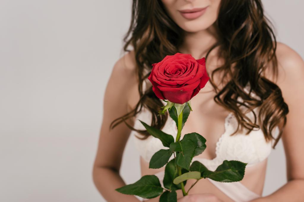 Tyttö valkoinen alusvaatteet tilalla ruusu
 - Valokuva, kuva