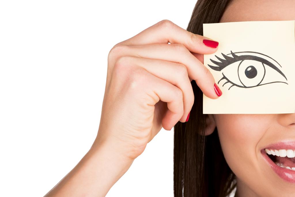 mujer que cubre el ojo con pegatina
 - Foto, Imagen