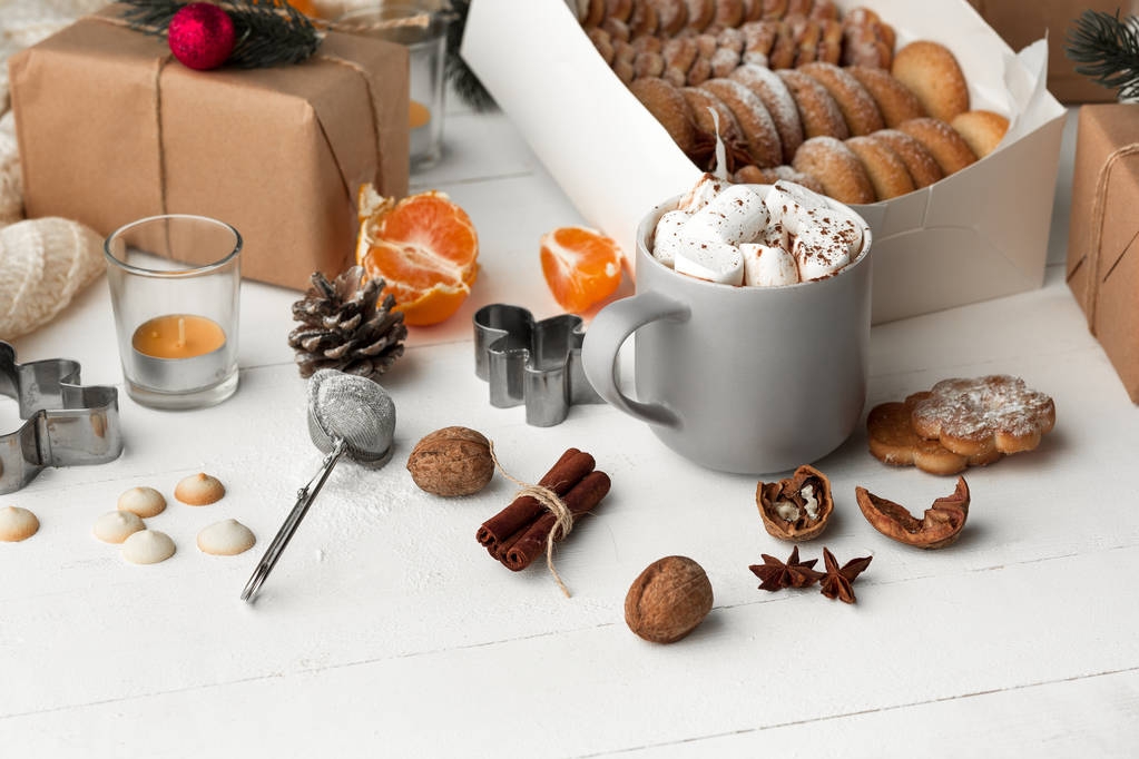 Panadería casera, galletas de jengibre en forma de árbol de Navidad de cerca
. - Foto, Imagen
