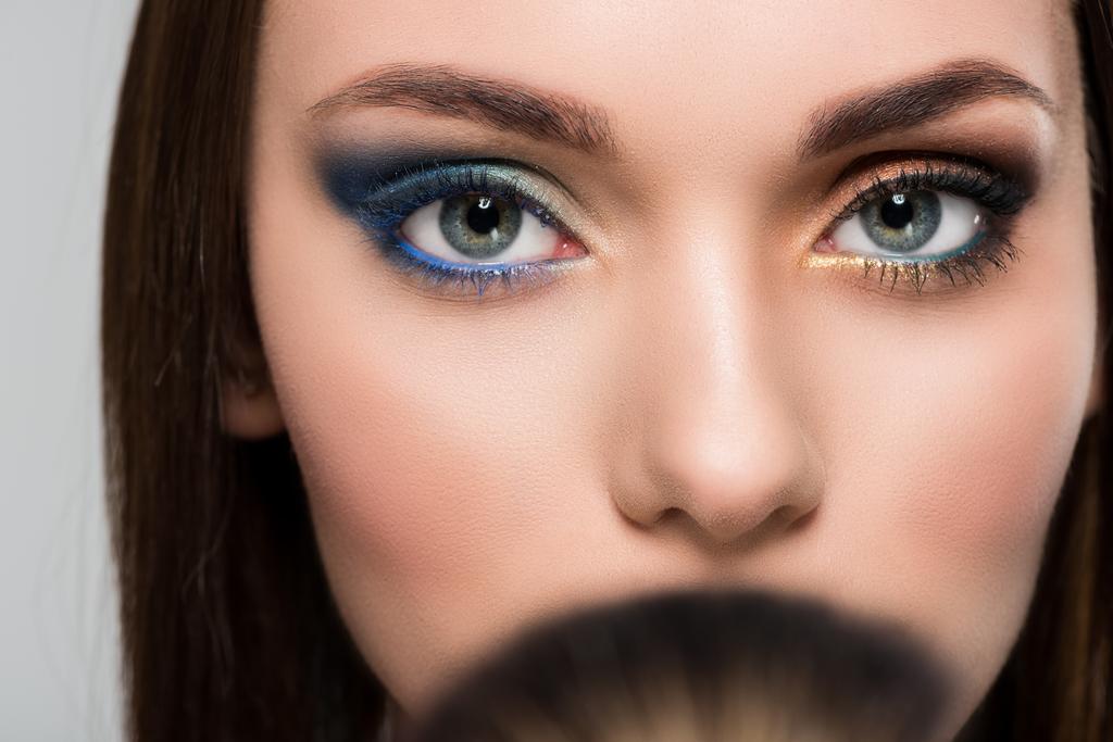 mulher com olhos coloridos pintados
 - Foto, Imagem