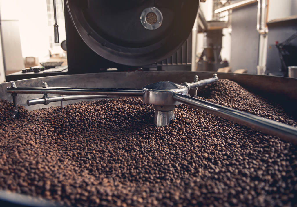 Granos de café localizando en máquina técnica
 - Foto, imagen
