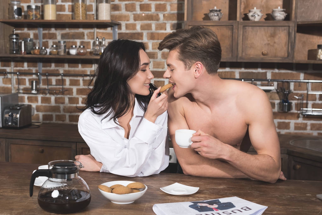 woman feeding her boyfriend with cookie - Photo, Image