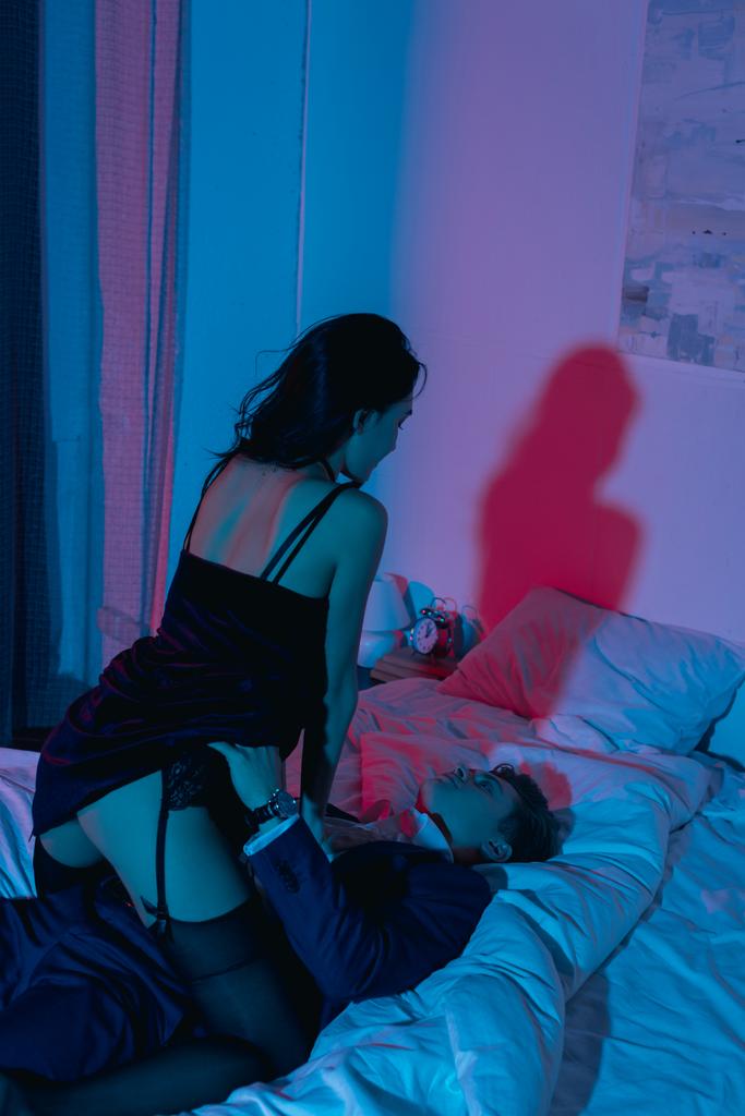 Casal apaixonado na cama
 - Foto, Imagem