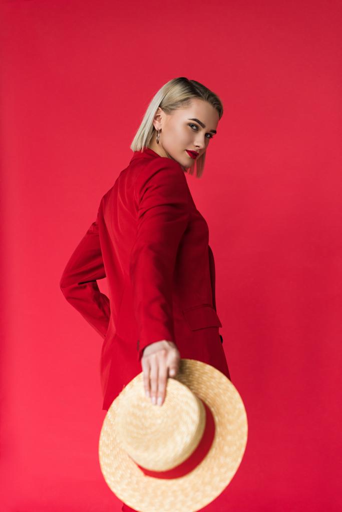 chica de moda en chaqueta roja
 - Foto, Imagen