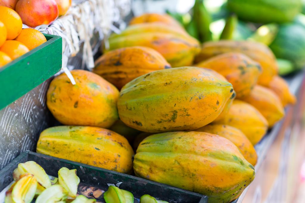 scatola di papaia sul mercato
 - Foto, immagini