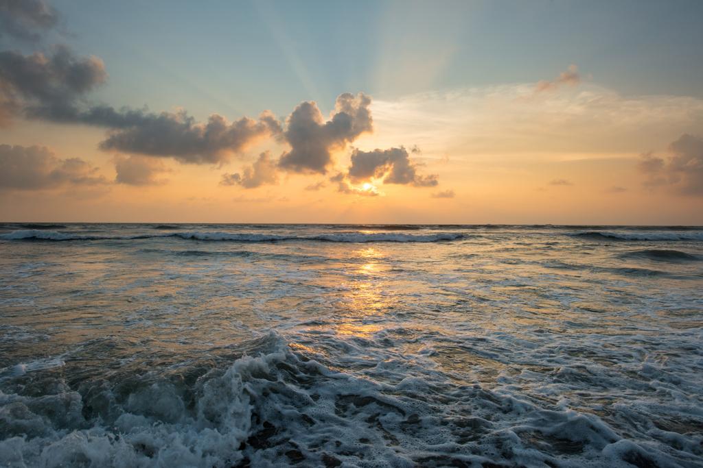 海の上の夕日 - 写真・画像