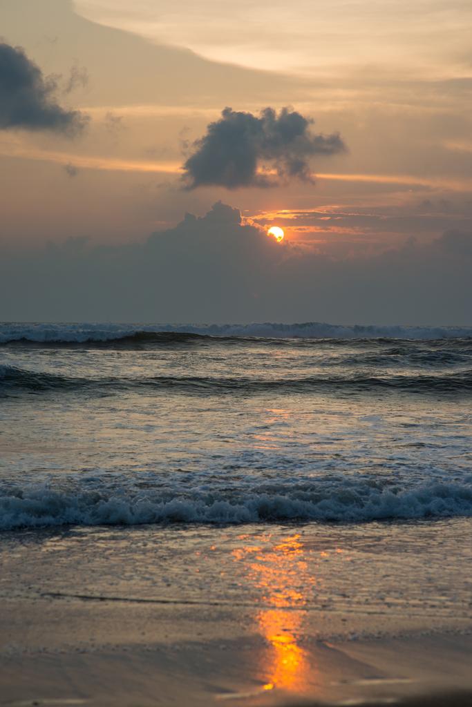 Захід сонця над морем
 - Фото, зображення
