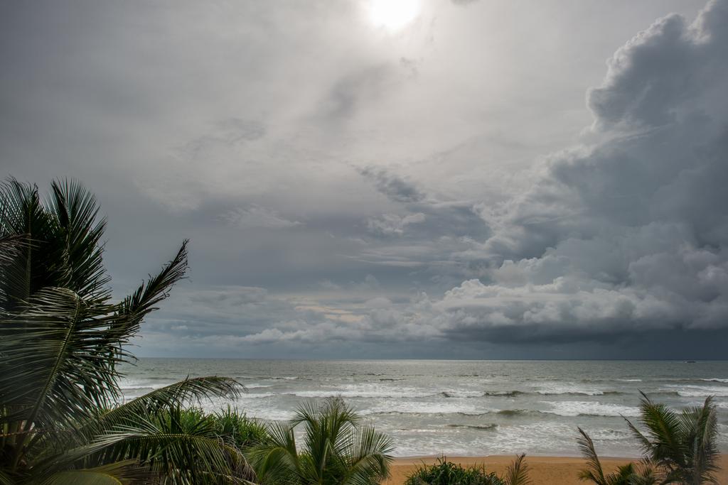 Cielo tormentoso sobre el mar
 - Foto, imagen