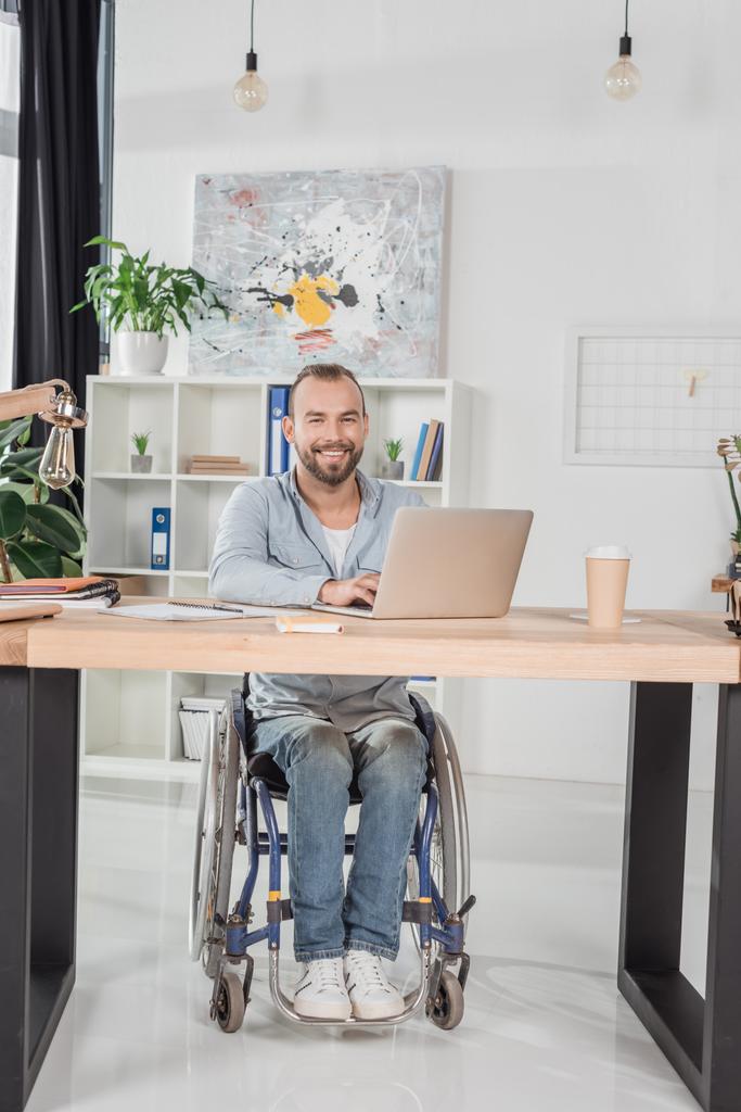 fogyatékkal élő üzletember - Fotó, kép