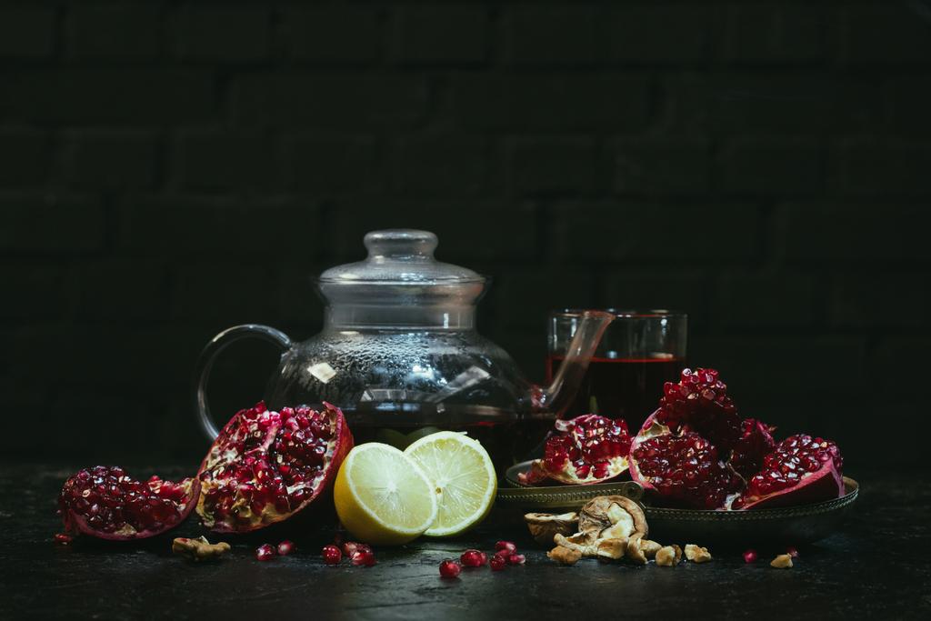 teapot and glass with pomegranate juice - Photo, Image