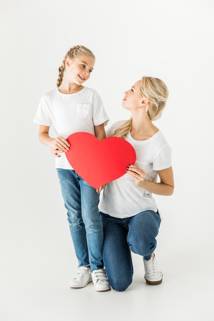 мать и дочь с символом сердца
 - Фото, изображение