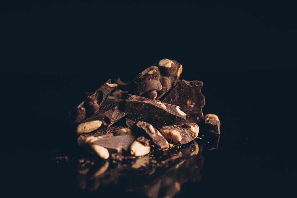 chocolade met noten - Foto, afbeelding