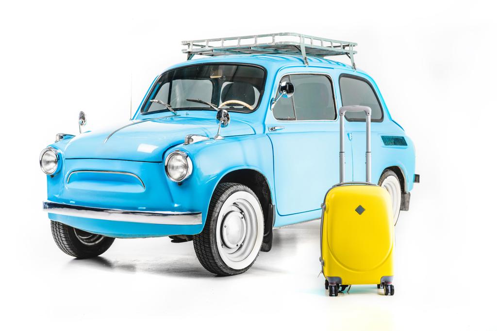 blaues Retro-Auto mit Gepäck - Foto, Bild