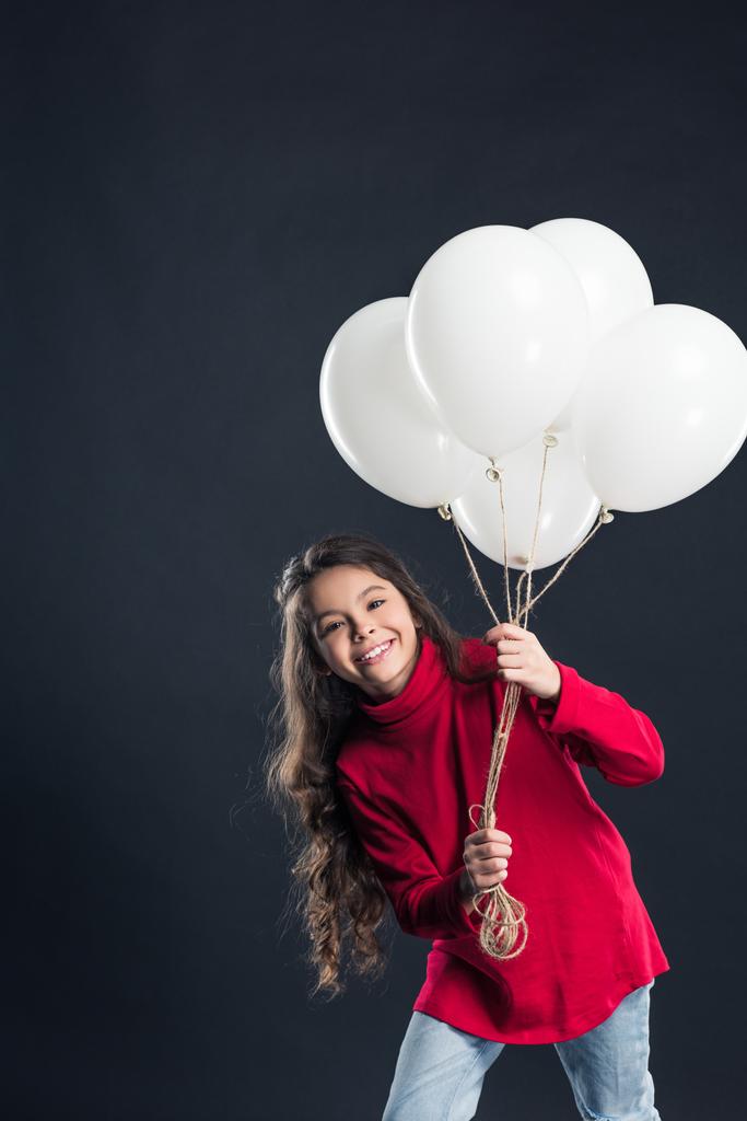 niño sosteniendo manojo de globos
 - Foto, Imagen