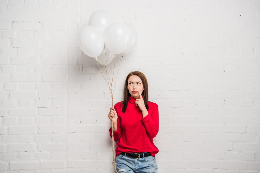 Frau mit Heliumballons  - Foto, Bild