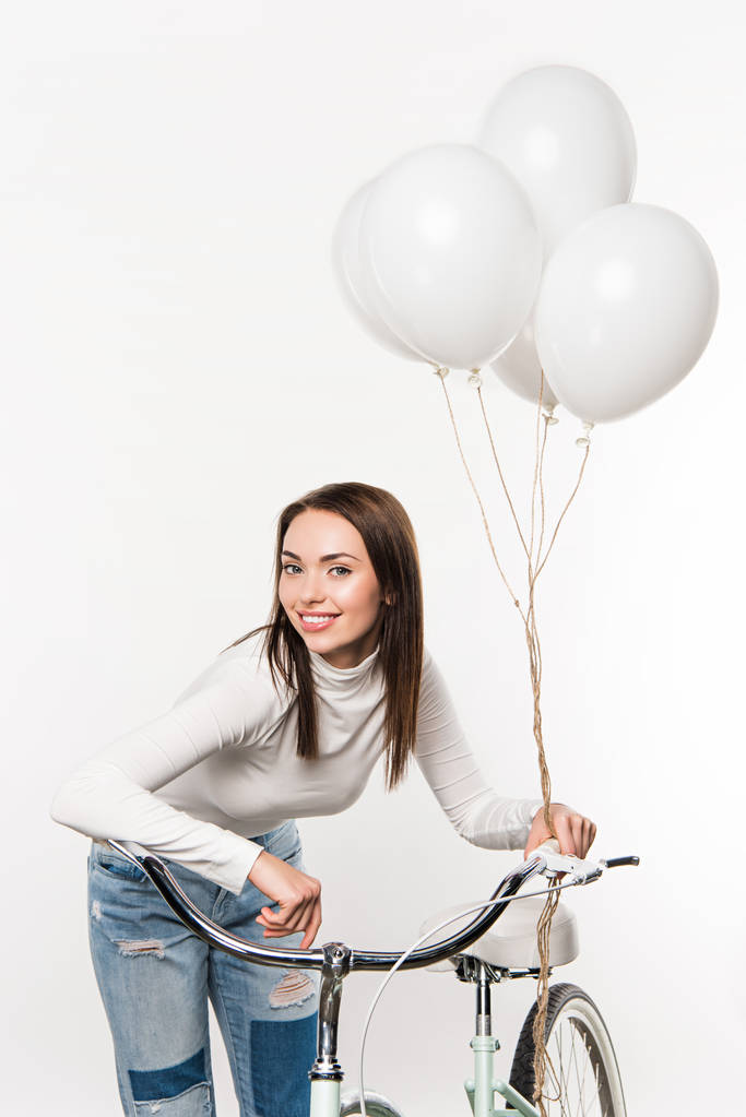 Kobieta, opierając się na rowerze z balonów - Zdjęcie, obraz