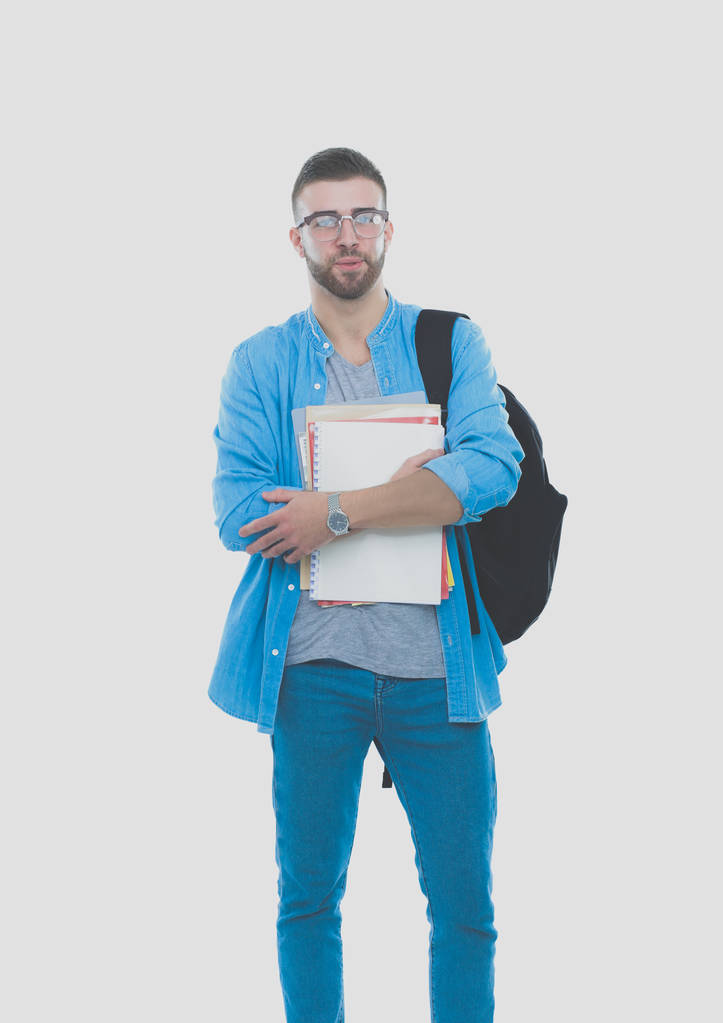 Un estudiante masculino con una bolsa de la escuela sosteniendo libros aislados sobre fondo blanco. Oportunidades educativas. Estudiante universitario
. - Foto, imagen