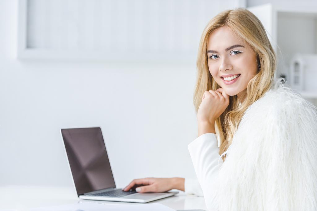 businesswoman using laptop  - Photo, Image