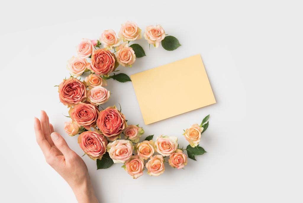 конверт, оточений квітами
 - Фото, зображення