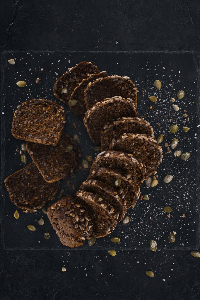 krojonego chleba z pestkami dyni - Zdjęcie, obraz