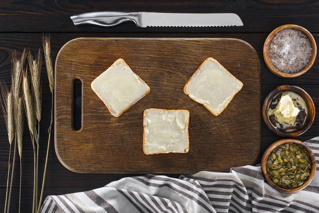tost tereyağı ve spikelets ile  - Fotoğraf, Görsel