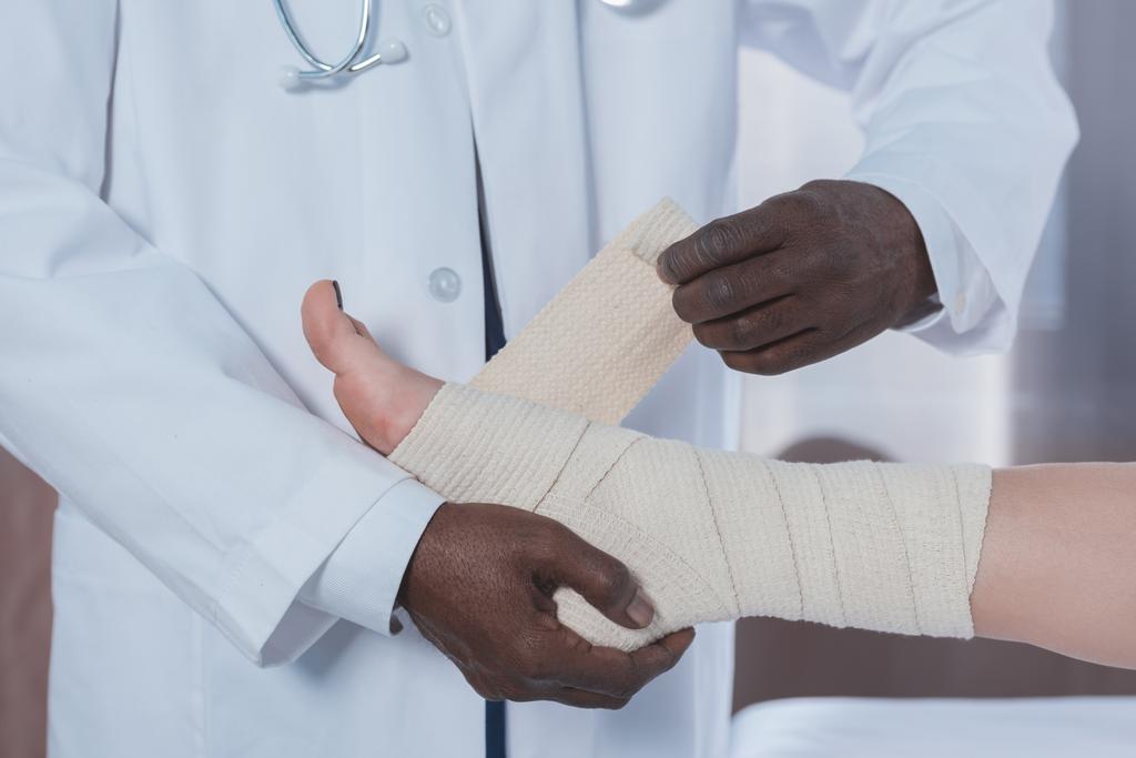 bandaging leg - Photo, Image