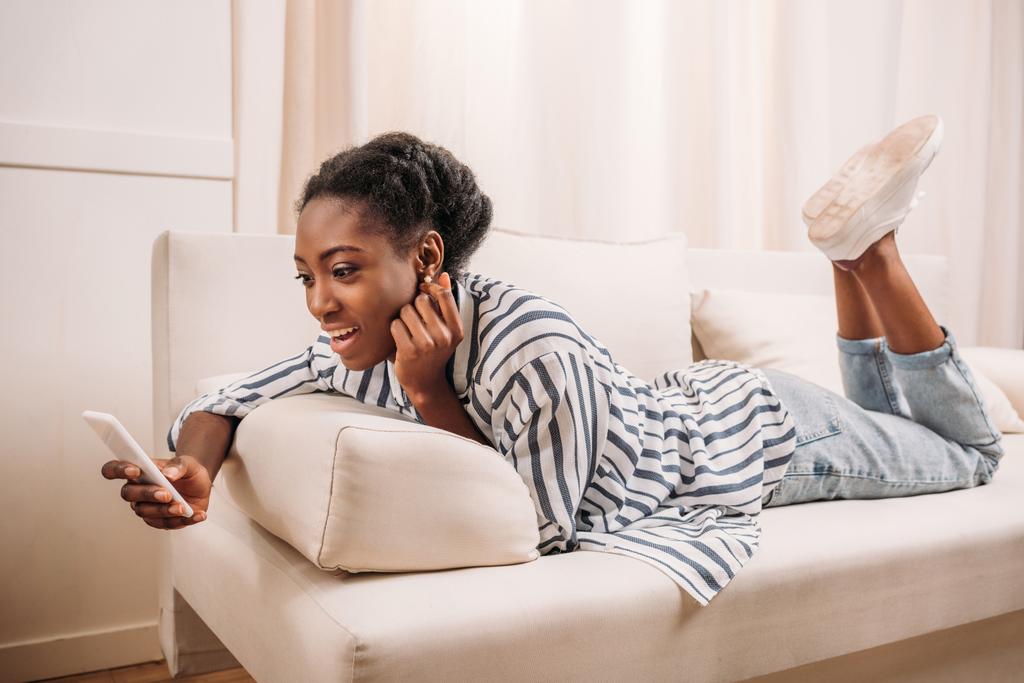 woman on couch using smartphone - Photo, Image