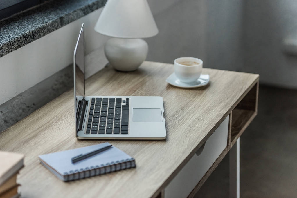 Laptop i notebook na stole - Zdjęcie, obraz