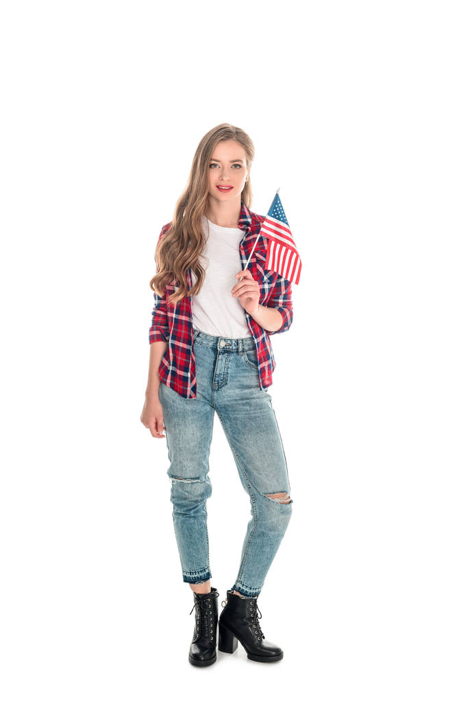 Amerikan bayrağı taşıyan genç bir kadın. - Fotoğraf, Görsel