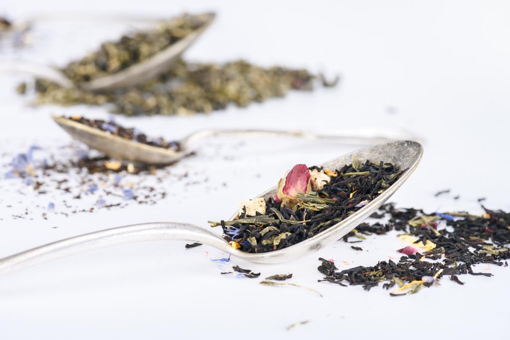 трав'яний чай і ложки
 - Фото, зображення