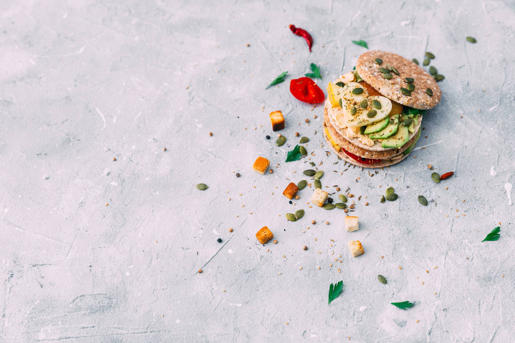 Sandwich fresco sabroso con verduras
  - Foto, Imagen