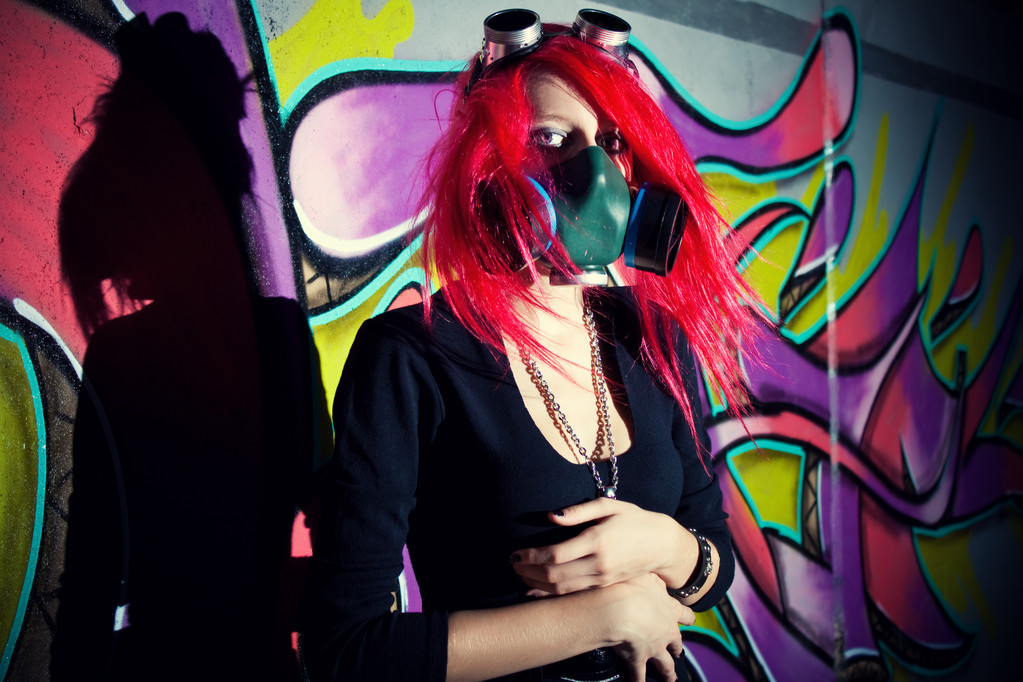 Рыжая девушка в маске
 - Фото, изображение